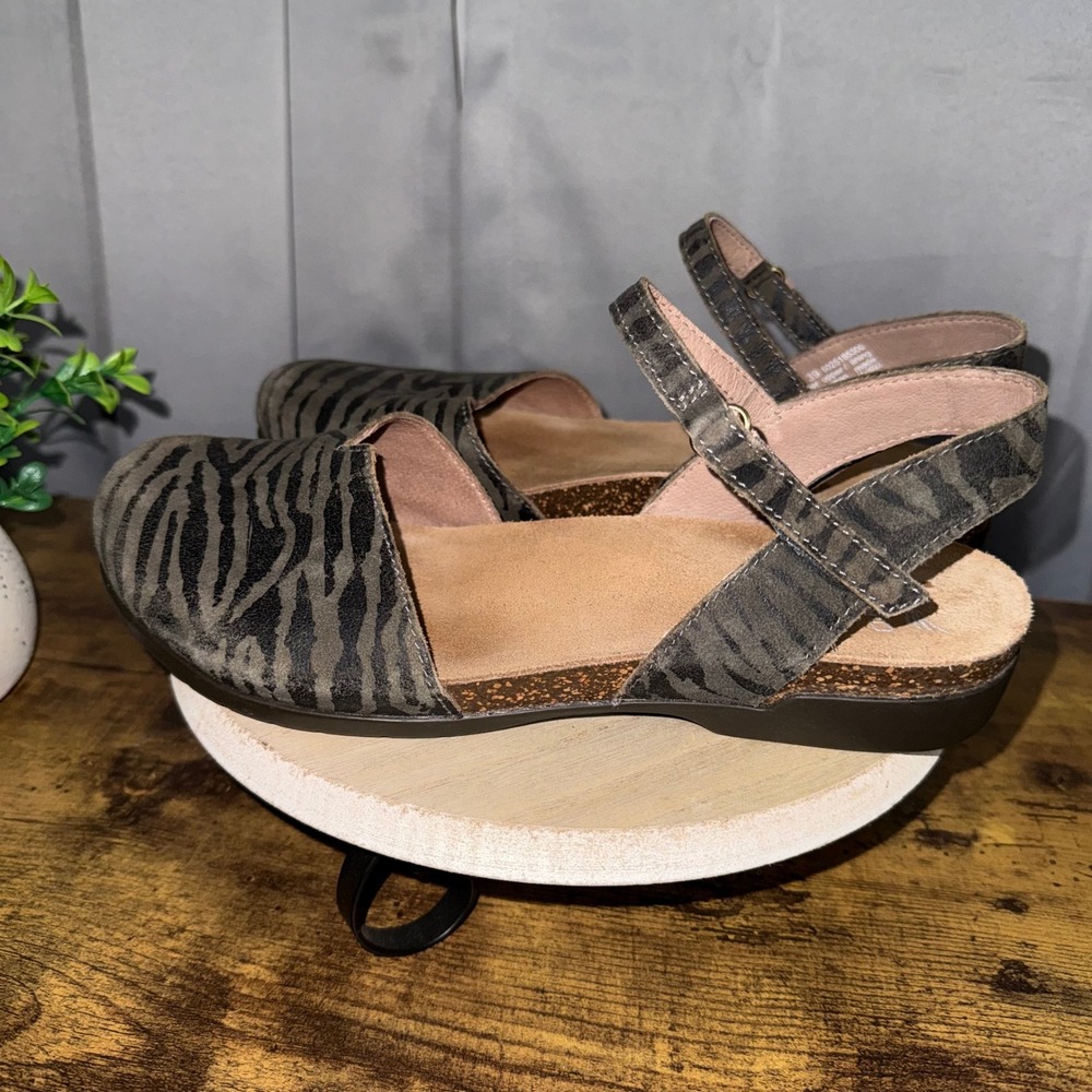 Dansko Rowan Zebra Print Shoes Size 39~9 Animal Print Closed Toe Slingback - Picture 5 of 7